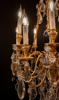Lustre Salon des Nobles en bronze ciselé et doré à décor de cristal taillé vers 1870