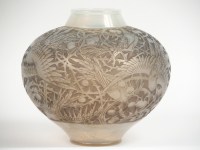 René Lalique Vase &quot;ARAS&quot; Opalescent