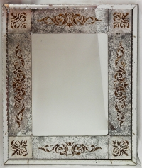 1970′ Miroir Venise Oxydé Vieilli A Décors Eglomisés 120 x 100 cm