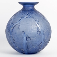 Vase &quot;Milan&quot; verre bleu saphir de René LALIQUE