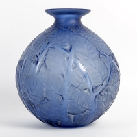 Vase &quot;Milan&quot; verre bleu saphir de René LALIQUE