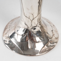 Paire de vases en métal argenté, 1900