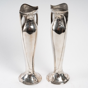 Paire de vases en métal argenté, 1900||||||||||