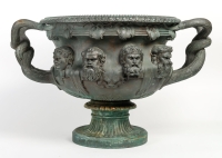 Important vase de Warwick en bronze à patine à l&#039;antique, signé Barbedienne. Epoque XIXème siècle.