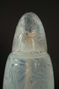 RENE LALIQUE «Papillons» - Brûle-parfum en verre opalescent 1920
