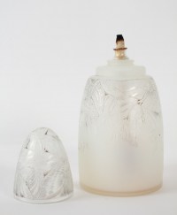 RENE LALIQUE «Papillons» - Brûle-parfum en verre opalescent 1920