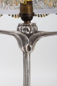 Lampe 1900 en métal argenté signée COLONNA