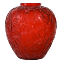 René Lalique : Vase &quot;perruches&quot;  Teinté Rouge&quot;