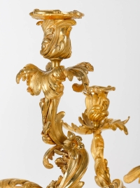 Importants candélabres en bronze doré et ciselé à 4 bras, style Rocaille Louis XV. Époque Napoléon III