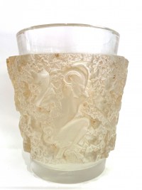 Vase &quot;Bacchus&quot; verre blanc patiné sépia de René LALIQUE