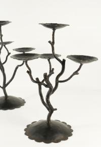 Paire de candélabres en métal peint du XXème siècle pour les bougies simulant des branchages d&#039;arbres.