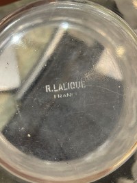 Vase &quot;Bacchus&quot; verre blanc patiné bleu de René LALIQUE