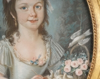 Portrait d&#039;une jeune fille au ruban rose.