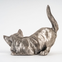 statuette en argent, poinçonnée, à l&#039;effigie d&#039;un chat, travail du XXe siècle.