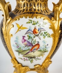 Paire de vases en porcelaine, XIXème siècle