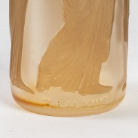 Flacon &quot;Ambre Antique&quot; pour Coty verre blanc patiné sépia de René LALIQUE