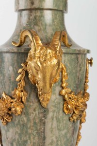 Paire de cassolettes en marbre et bronze doré 19e siècle