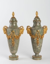 Paire de cassolettes en marbre et bronze doré 19e siècle