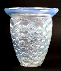 Vase « Guirlandes » verre opalescent patiné bleu de René LALIQUE