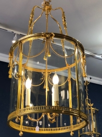 Grande lanterne de style Louis XVI.