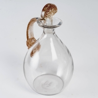 Carafe &quot;Satyre&quot; verre blanc patiné sépia de René LALIQUE