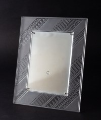 Cadre à décor de motifs géométriques Art-Déco cristal incolore de LALIQUE FRANCE