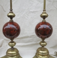 1890′ Paire de Lampes Bronze et Boules en Fer Peint en Faux Marbre Griotte