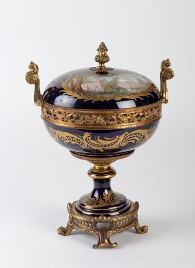 Bonbonnière en porcelaine de Sèvres 19e siècle Napoléon III|||||||||||