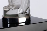 Mascotte Serre-Livres « Coq Houdan » verre blanc socle sur base verre opalin noir de René LALIQUE