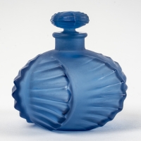 Flacon &quot;Camille&quot; verre bleu saphir de René LALIQUE