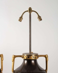1900′ Paire de Lampes Forme Amphore Bronze Double Patine Époque Art Nouveau Jugenstil Décor Aux Puttis Signées Kayser