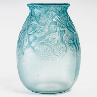 Vase &quot;Borromée&quot; verre blanc patiné turquoise de René LALIQUE
