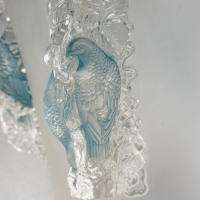 Vase « Saint Emilion » verre blanc patiné bleu de René LALIQUE