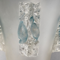 Vase « Saint Emilion » verre blanc patiné bleu de René LALIQUE