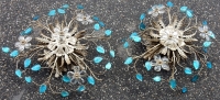 1970′ Paire de 2 Plafonniers ou Appliques à Décor de Fleurs et Feuilles en Métal Argenté Style Maison Baguès Feuilles en Verre de Couleur Bleue