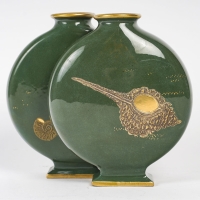 Vase trompe l&#039;oeil en porcelaine, travail anglais signé de la manufacture Worcester, fin du XIXe siècle, circa 1870-1880