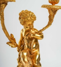 Paire de candélabres de style Louis XVI en bronze doré Un Amour et Un Faune d’après Clodion et Delarue
