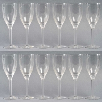 Suite de 12 Flûtes à Champagne &quot;Ange de Reims&quot; cristal blanc de LALIQUE FRANCE