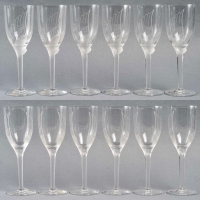 Suite de 12 Flûtes à Champagne &quot;Ange de Reims&quot; cristal blanc de LALIQUE FRANCE