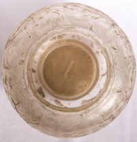 Vase &quot;Monnaie du Pape&quot; verre blanc patiné gris de René LALIQUE