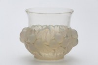 René Lalique Vase &quot;Prunes&quot; Opalescent