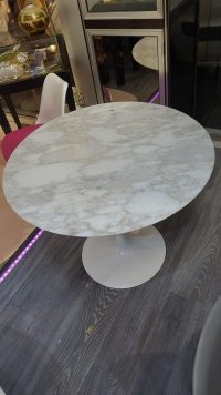 Table Saarinen en marbre Calacatta  ronde 91 cm