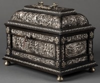 Coffret en bois noirci et métal argenté à décor Renaissance