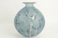 RENE LALIQUE (1860-1945) Vase &quot;Milan&quot;