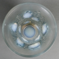 Vase &quot;Saint François&quot; verre opalescent patiné bleu de René LALIQUE