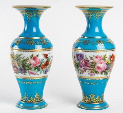 Paire de vases avec fleurs en opaline, XIXème siècle||||||||