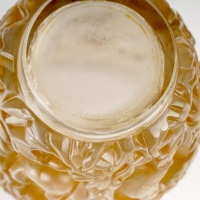 Vase &quot;Bagatelle&quot; verre blanc patiné sépia de René LALIQUE