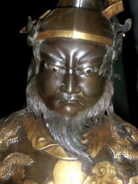 Samouraï Japonnais en bronze, à patine brune, or et argent. Réf: 317