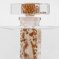 Flacon &quot;Danaé&quot; verre blanc patiné sépia de René LALIQUE pour Louvre