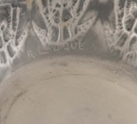 Vase &quot;Fougères&quot; verre blanc patiné gris de René LALIQUE